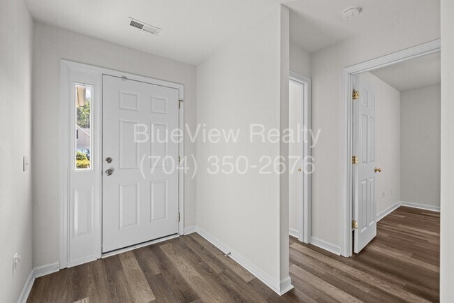 Foto del edificio - Beautiful Ranch House with 3 bed 2 bath ( Ballantyne area )