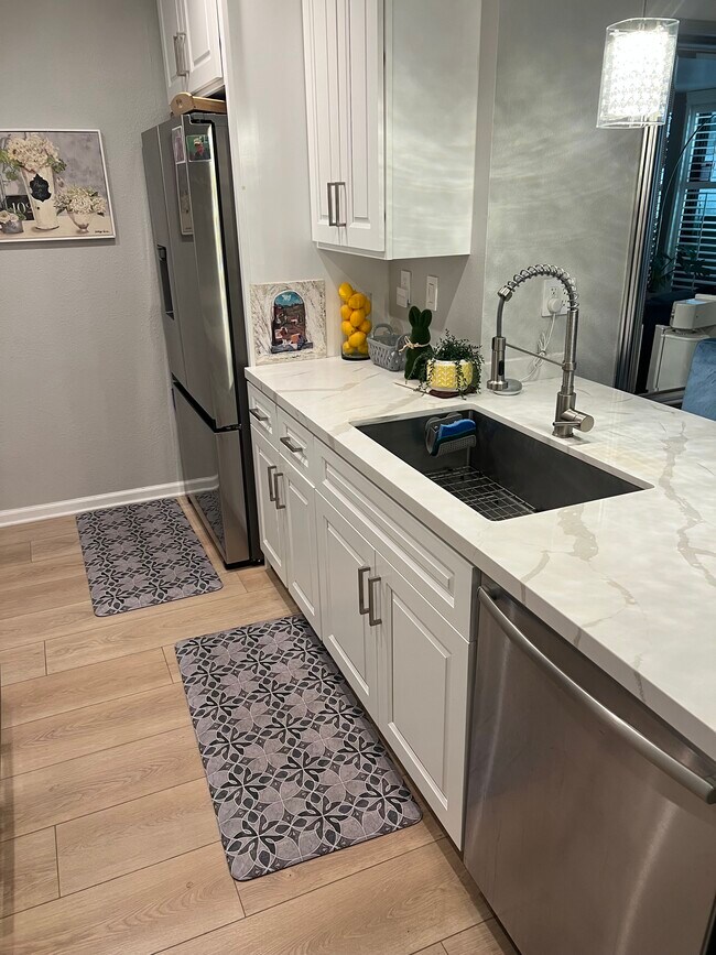 Foto del edificio - 8145 Redlands St