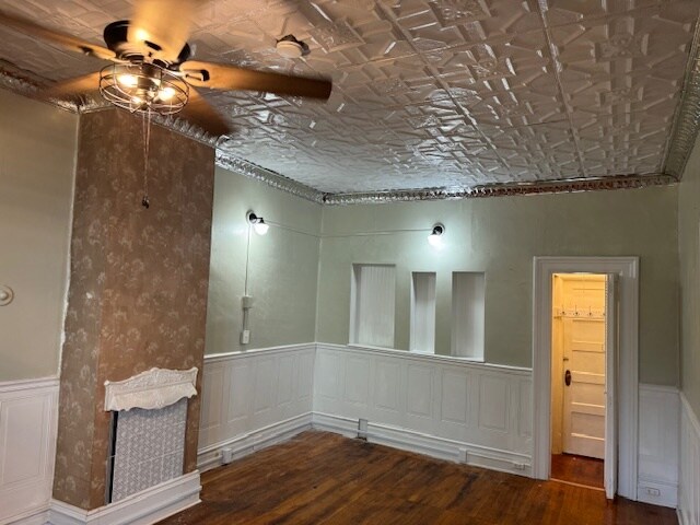 Building Photo - 384 Main St