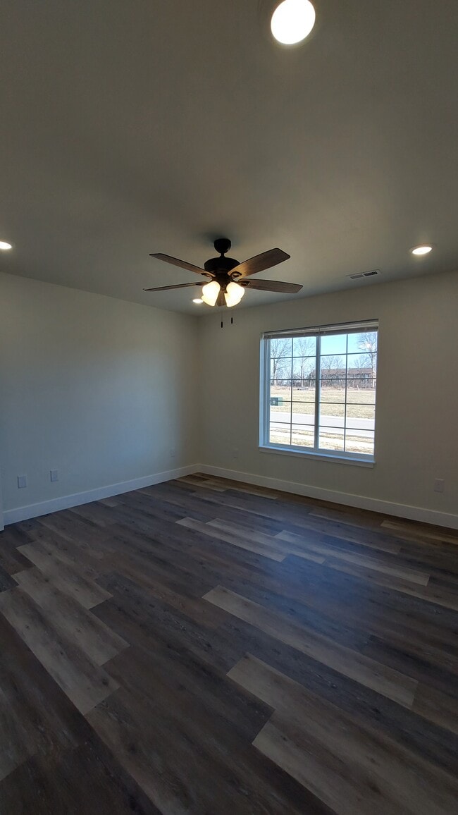 Building Photo - 1723 Talon St