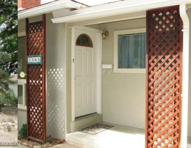 Building Photo - 3 br, 1.5 bath House - 1305 Camina Entrada