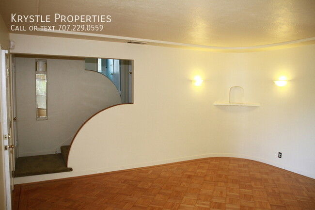 Foto del edificio - Coming soon! Lovely home on corner lot wit...