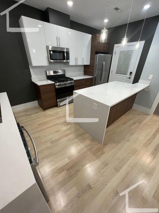 Primary Photo - Spacious 3BR/2Bath, Newer Renovation!