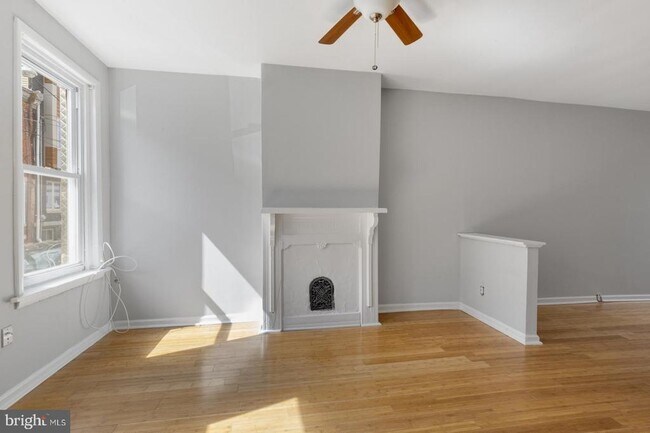 Building Photo - 2333 Greenwich St