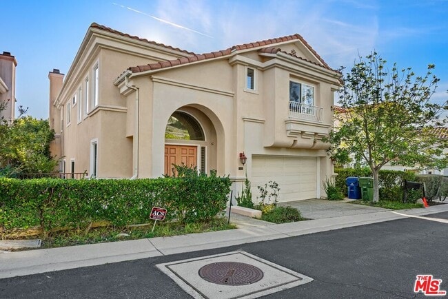 Building Photo - 1470 Paseo De Oro