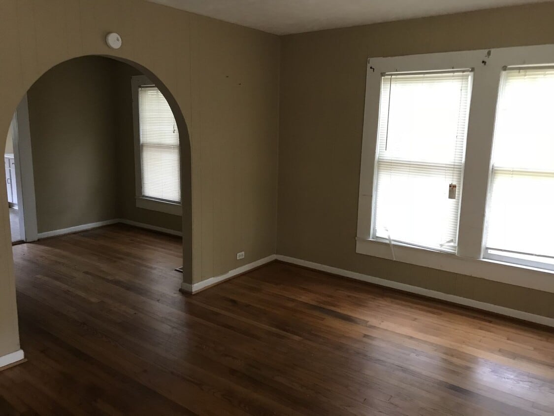 Building Photo - Adorable 3 bedroom 2 bedroom house located in Gadsden.