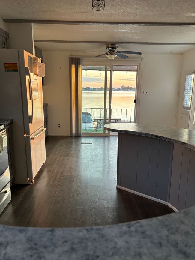 Building Photo - Lakefront Tiny Home