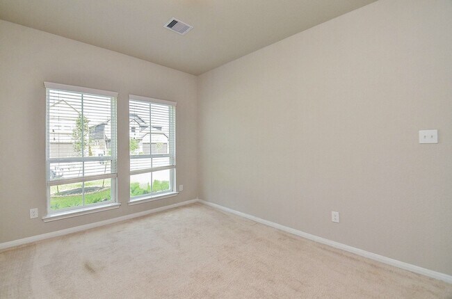 Building Photo - 5443 Grand View Dr
