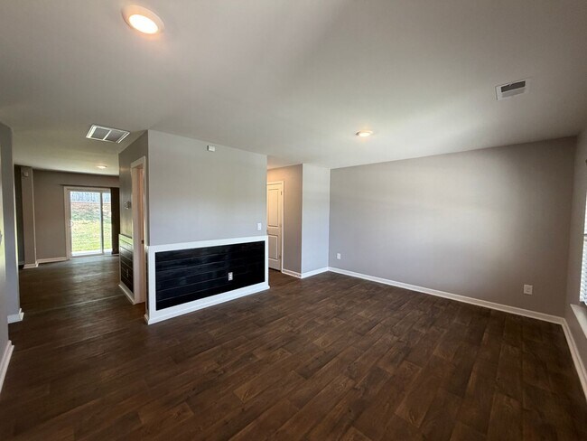 Building Photo - Candler - Three Bedroom Modern Home