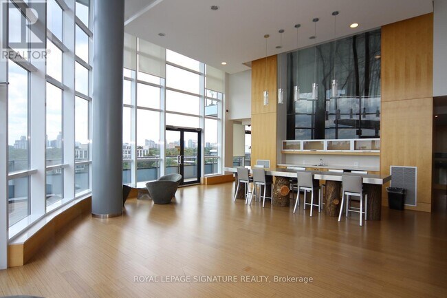 Photo du bâtiment - 2885 Bayview Ave