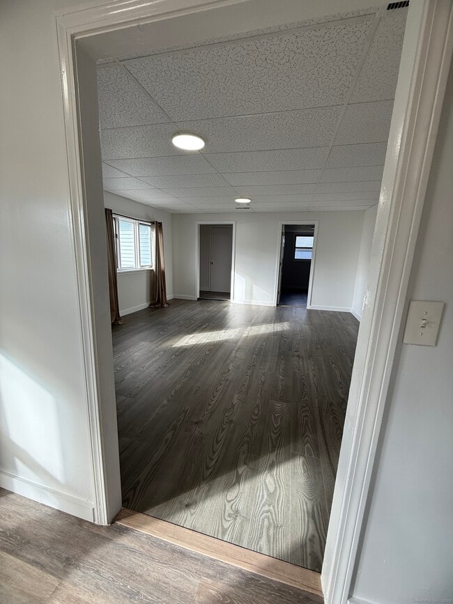 Building Photo - 74 Grove Beach Rd N