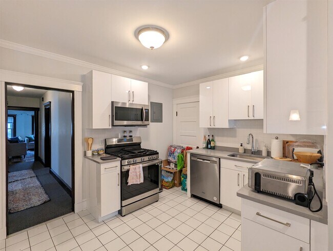 Foto del edificio - 92 Powder House Blvd