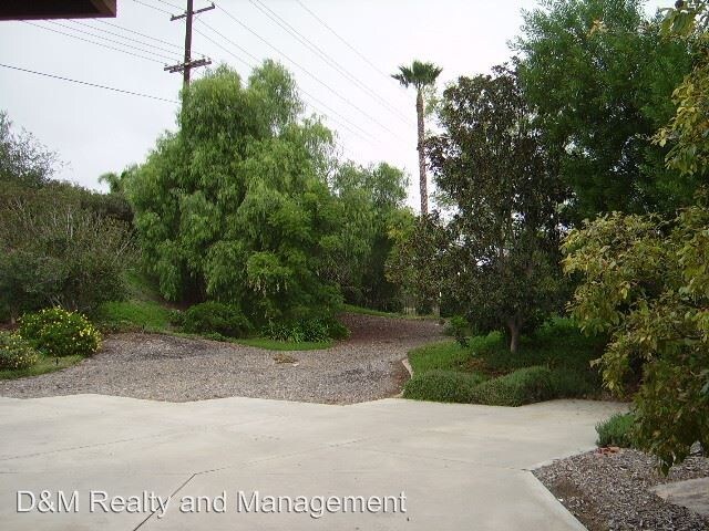 Foto del edificio - 5 br, 3.5 bath House - 13814 Lake Poway Road