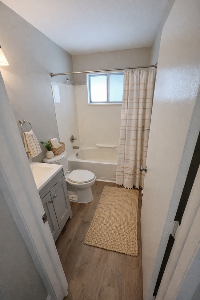 Foto del edificio - 10678 E Holly Rd