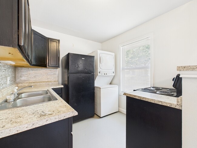 Building Photo - 107 Davis St