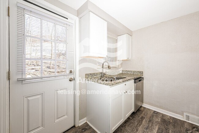 Foto del edificio - 401 Johnston Rd