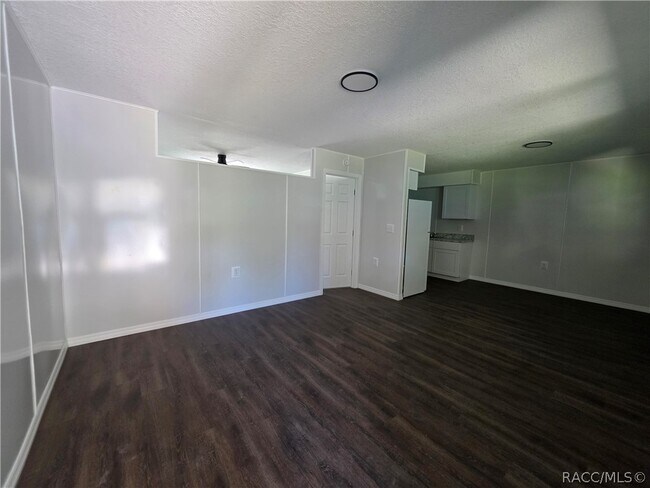 Foto del edificio - 645 NE 10th St