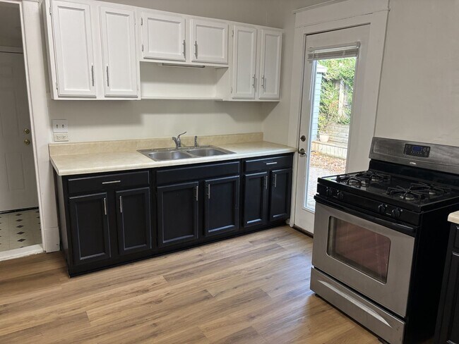 Foto del edificio - Charming Alger Heights home available now