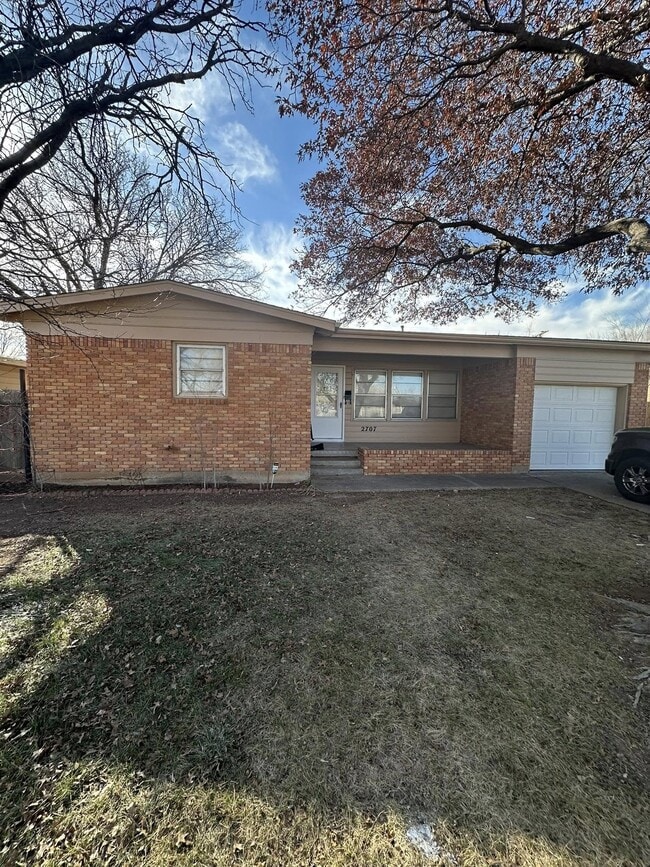 Building Photo - 2707 Pawnee Dr