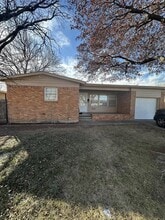 Building Photo - 2707 Pawnee Dr