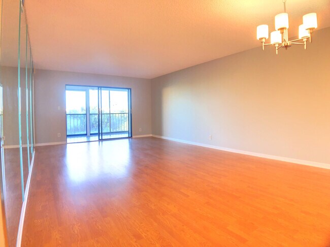 Foto del edificio - 7076 Huntington Ln