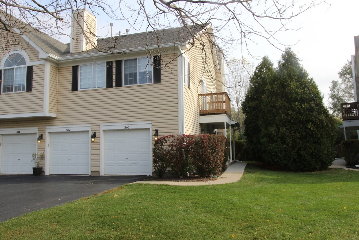 1540 Hickory Rd Unit 1540, Woodstock, IL 60098 Condo for Rent in