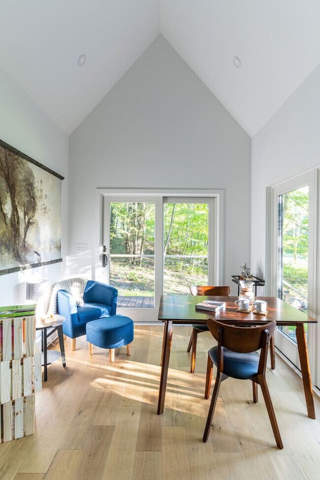 Building Photo - Stylish Tiny Cabin in Peaceful Wooded Area