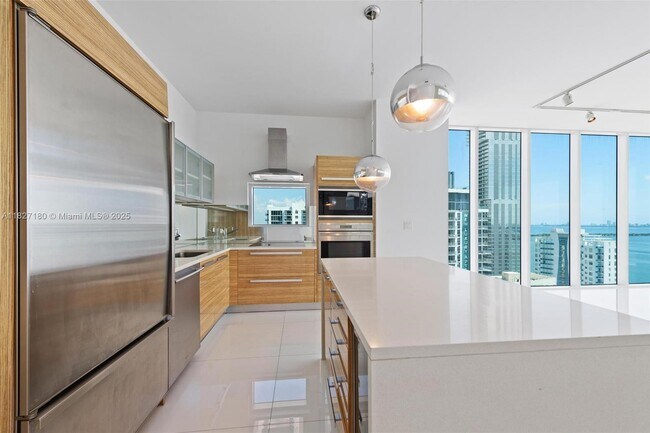 Building Photo - 2020 N Bayshore Dr