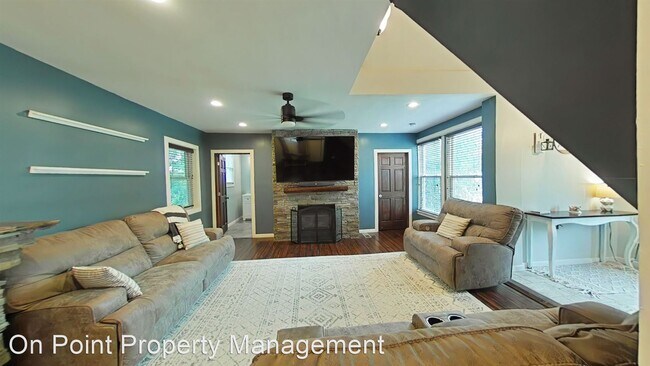 Building Photo - 4 br, 4 bath House - 174 Main Street