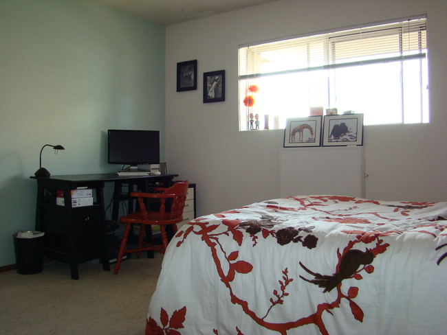 Bedroom - Juneau Village Garden Apartments