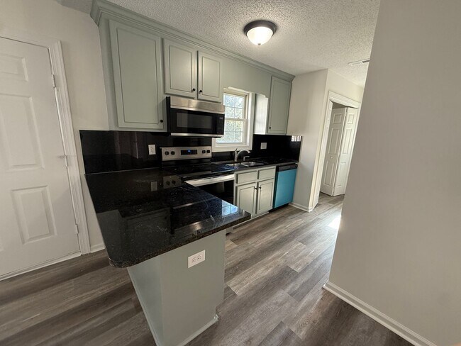 Foto del edificio - 3508 Pear Tree Ct NW