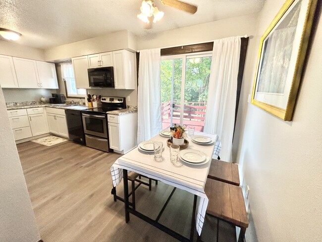 Dining Area - 790 33rd Ave