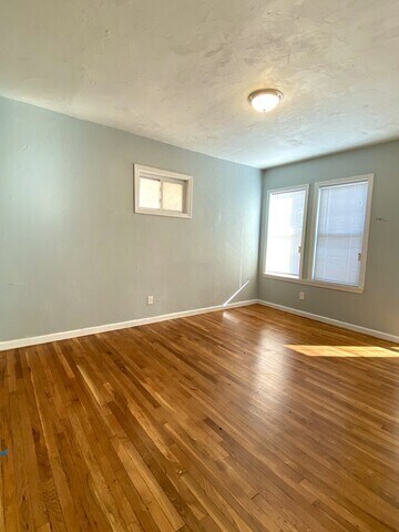 Building Photo - 945 Hyde Park Ave