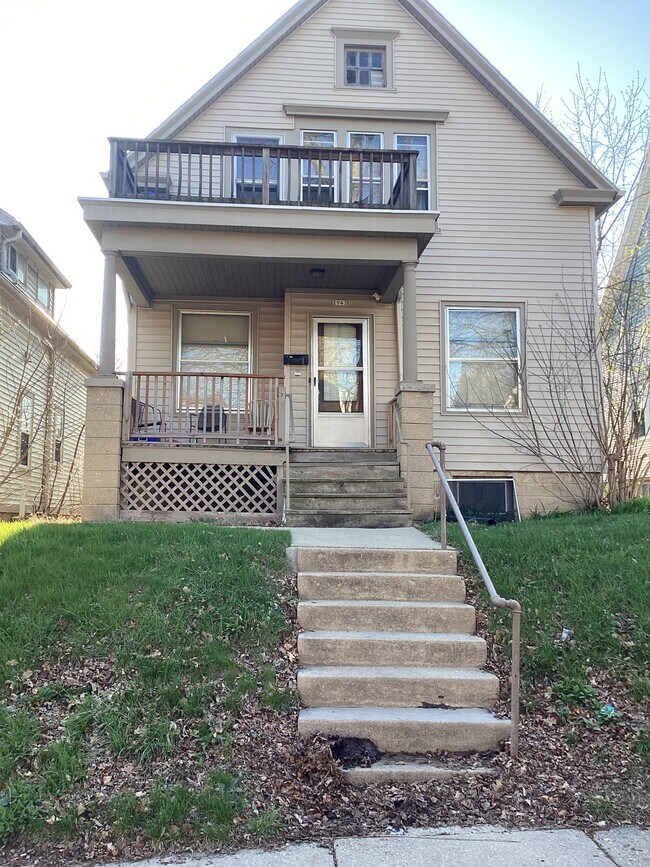 Foto del edificio - 2943 N Newhall St