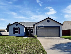 Building Photo - 527 Bourneside Dr