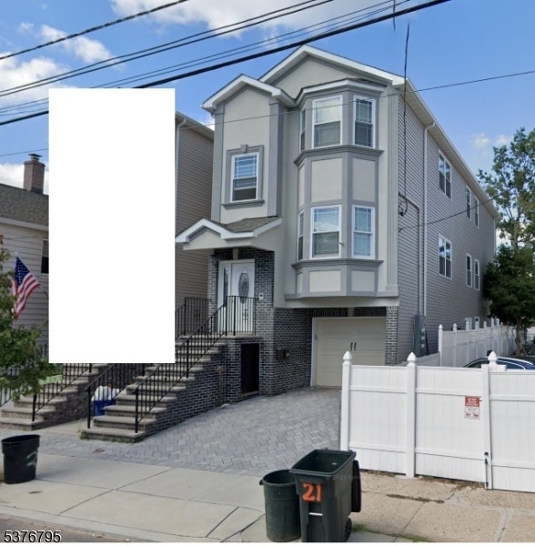 Building Photo - 25 Amity St