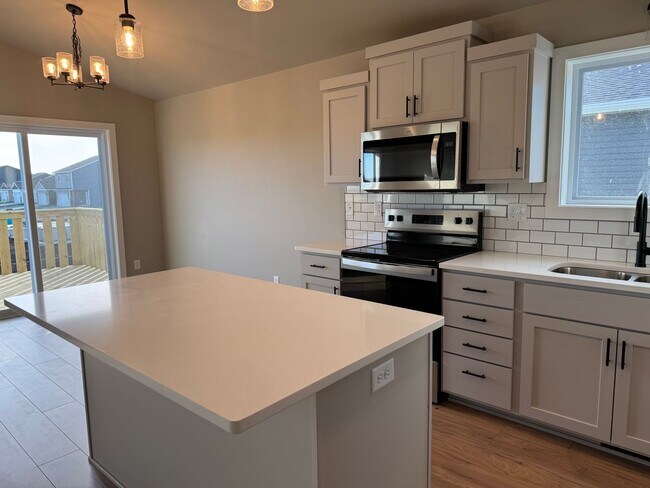 Foto del edificio - Horace ND - Available Now