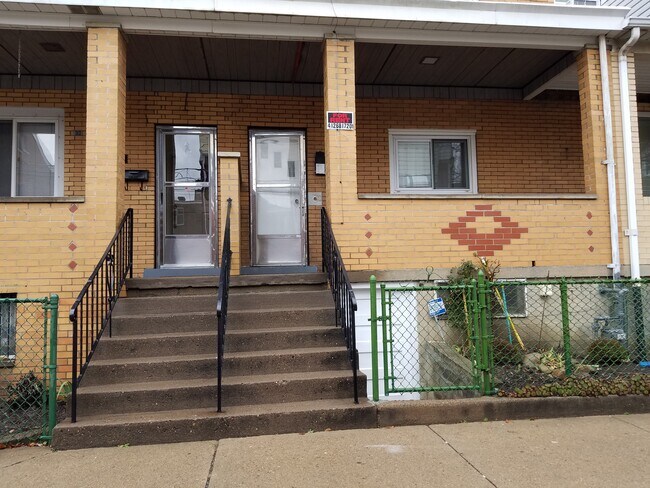 front of 10 Cable Place - 10 Cable Pl