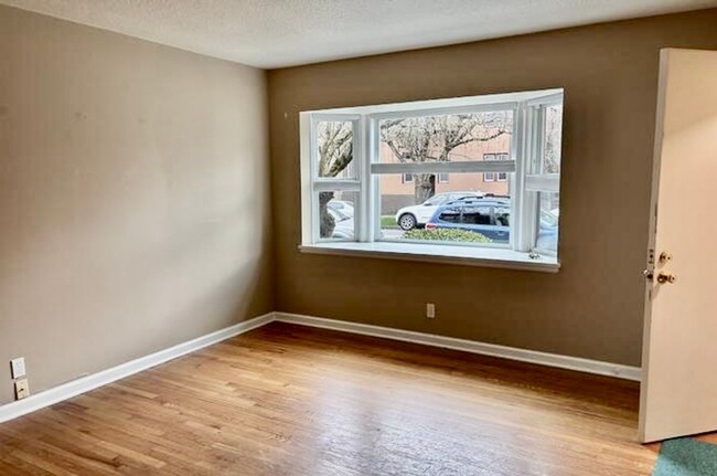 Foto del edificio - "Lovely Updated Condo in the Sullivan's Gu...