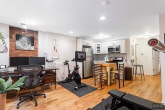 Building Photo - 403 Monroe St