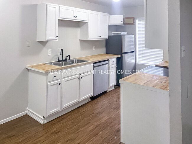 Building Photo - 318 Frontier Dr