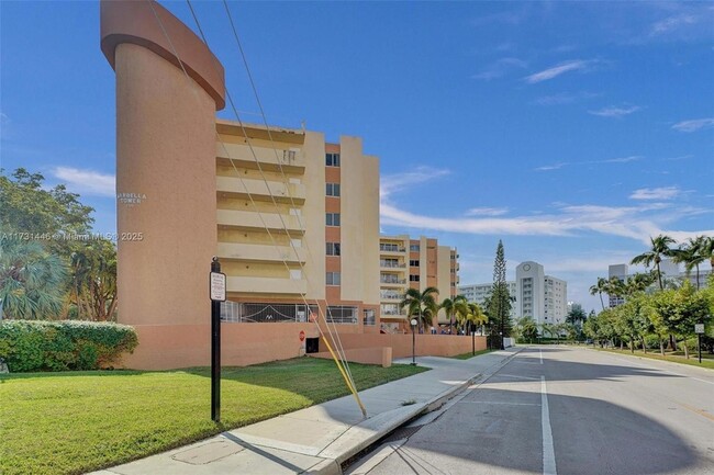 Foto del edificio - 200 178th Dr