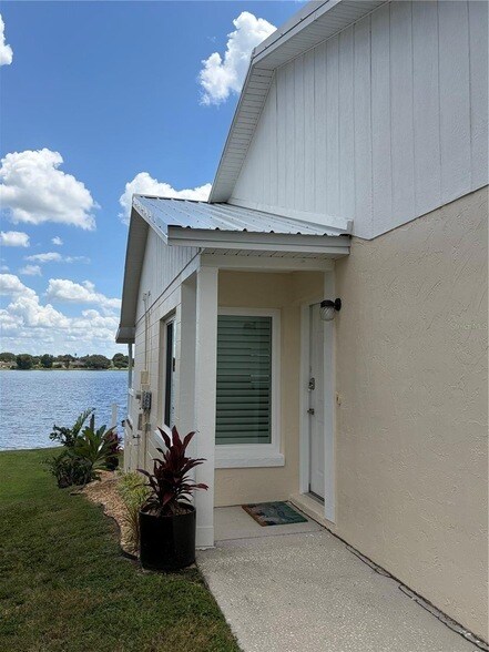 Foto del edificio - 679 Lake Dexter Cir