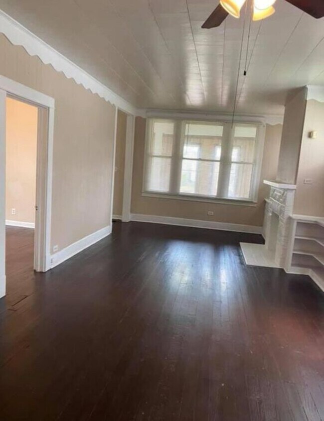Foto del edificio - 717 Covert Ave