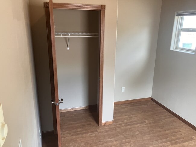 Building Photo - 111 E Cottonwood Dr