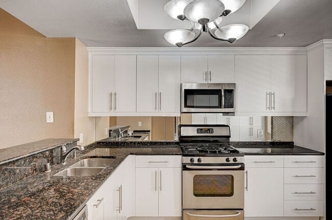 Building Photo - 210 E Flamingo Rd