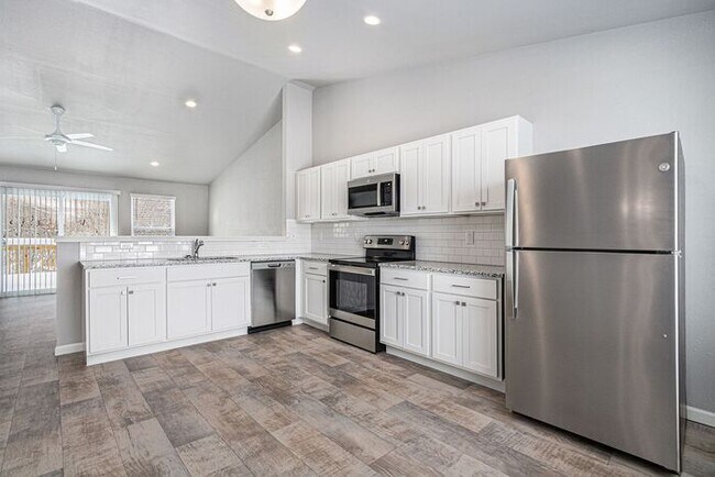 Building Photo - 3928 Watertown Dr