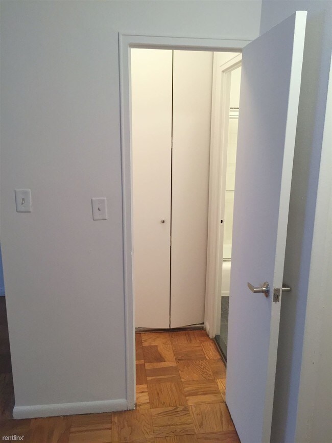 Foto del edificio - 330 E 45th St