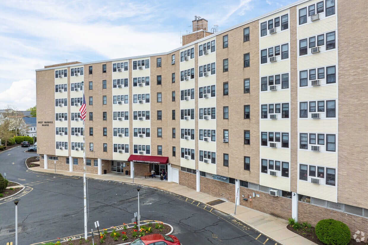 62 Roberts St West Warwick, RI 02893-5080 - West Warwick Manor