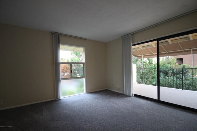 Building Photo - 227 S Orange Grove Blvd